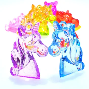 Frete grátis Kawaii Cristal Acrílico Animal Cavalo Robusto Colar Pingentes de Plástico Jóias de Enfeite de Encantos 47pcs 33*14*49mm